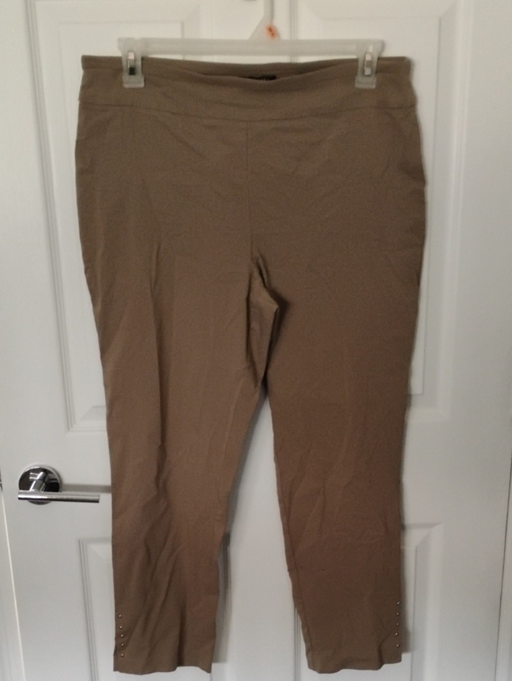 👖 Roz & Ali Cropped Stretch Pants in Tan 👖